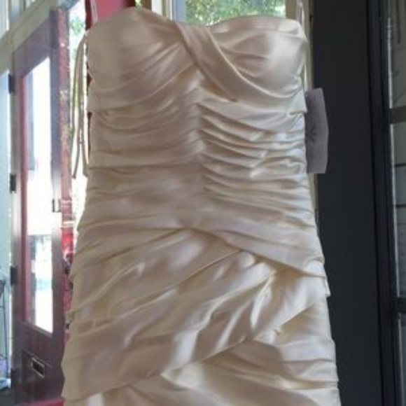 Kirstie Kelly Signature Wedding Dress - Picture 3 of 8